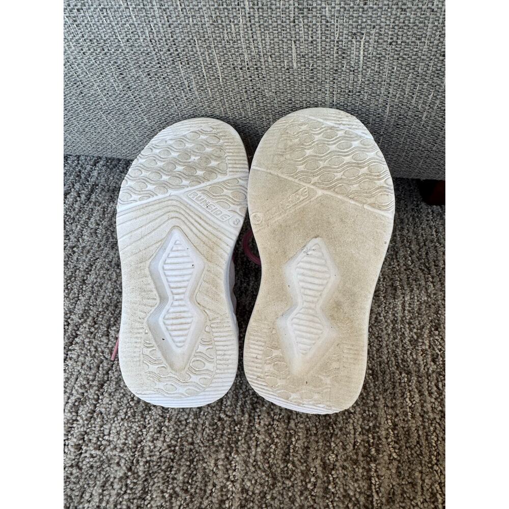 Kid's Sneakers Size 8.  Pre owned - Picture 3 of 6